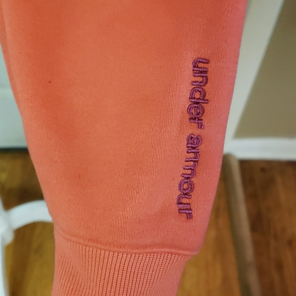 Under armour hoodie, size small - Picture 5 of 6